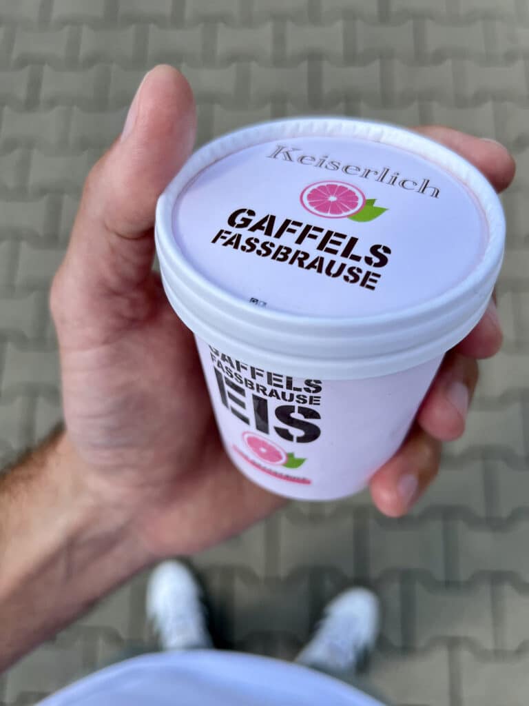 Fassbrause Pink Grapefruit: Keiserlich und Gaffel präsentieren ihr drittes gemeinsames Eis