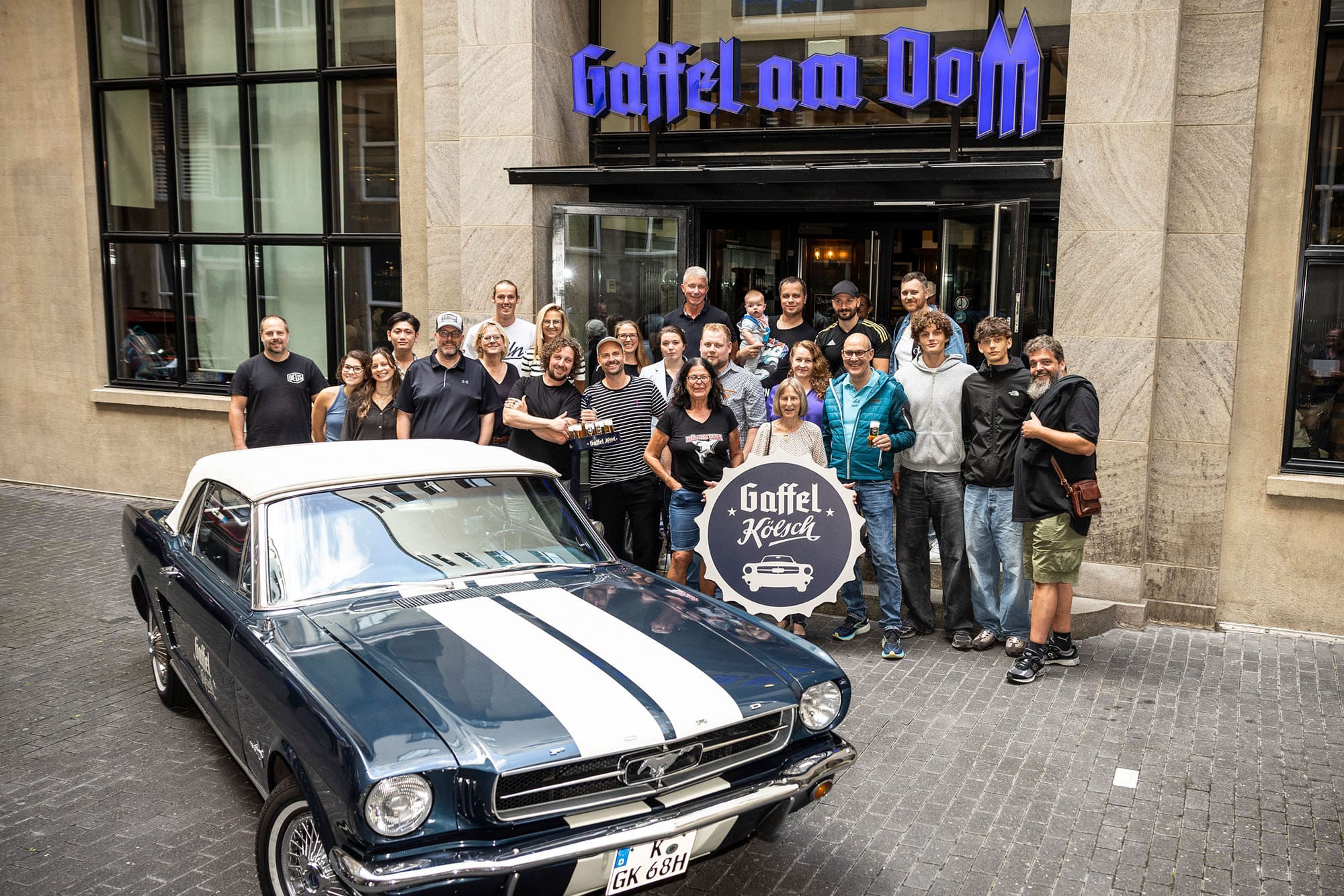 Übergabe des legendären Ford Mustang im Gaffel am Dom