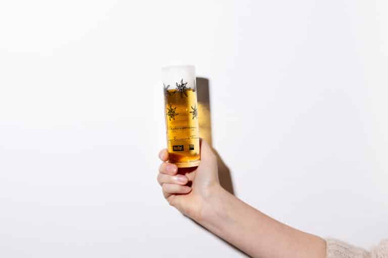 Maja Funke gestaltet die Kölschglas-Edition 2025 zur ART COLOGNE