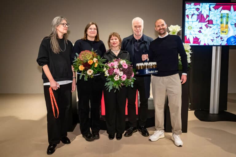 Aus der Kölschstange wird ein Kunstobjekt: Preisverleihung bei der 58. Art Cologne