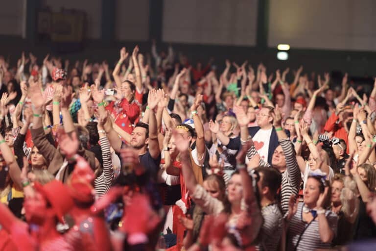 Jeck sin, lache, Musik mache – Eifeler Karneval mit kölschem Herzblut
