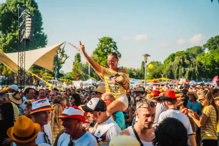 Jeck im Sunnesching feiert umjubelte Premiere im Tanzbrunnen