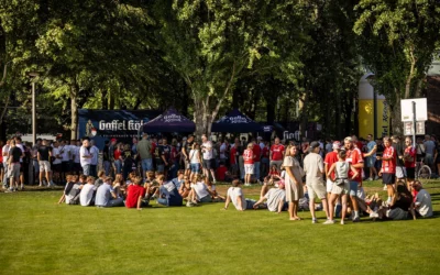 FC-Fans feiern Sieg gegen Real Sociedad bei der Aktion Torkonto