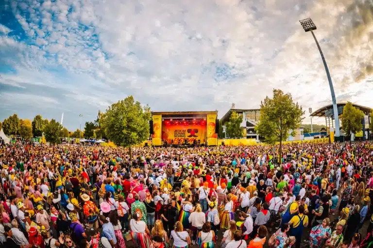 10.000 Jecke feiern Sommerabschluss in Aachen